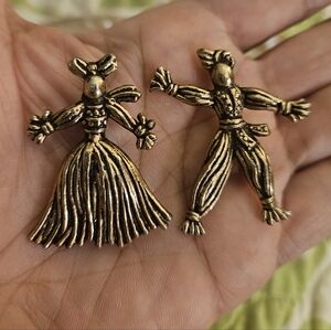 Vintage 50s Gold-Toned Rag Doll (Straw Doll) Brooch Set 1.5"